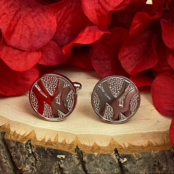 Silver New York Yankees Round Baseball Cufflinks - Picture 2 of 15